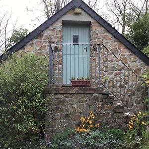 Apartmán Cozy Camborne Studio Retreat With Two Single Beds Exterior photo