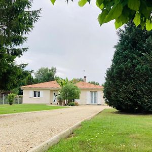 Vila Maison Familiale Avec Jardin De 1500M2 Saint-Genes-de-Fronsac Exterior photo