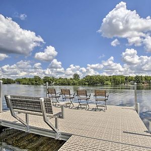 Vila Cumberland Retreat With Lakefront Yard And Dock Exterior photo