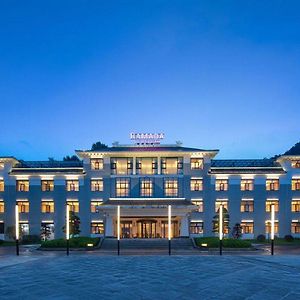 Hotel Ramada By Wyndham Xianning Xishan Mountain Exterior photo