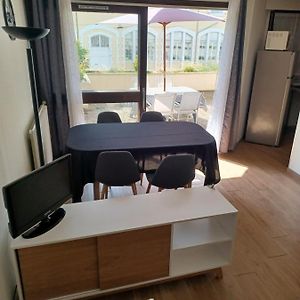 Apartmán T2 Grande Terrasse Wi-Fi Parking Gratuit Voiron Exterior photo