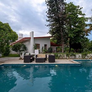 Stayvista'S Villaggio - Orchard Oasis With Pool, Expansive Lawn, Patio & Indoor Activities Nášik Exterior photo