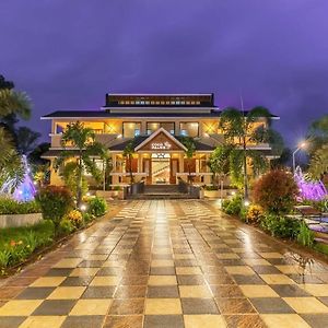 Coco Palm'S By Stayvista - Amidst Grape Farms, Enjoy Plunge Pools, Games Room & A Spacious Lawn Nášik Exterior photo