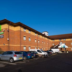 Holiday Inn Express Taunton East, An Ihg Hotel Exterior photo