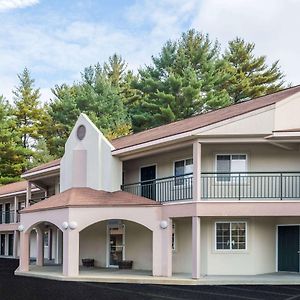 Hotel Howard Johnson By Wyndham Lenox Exterior photo