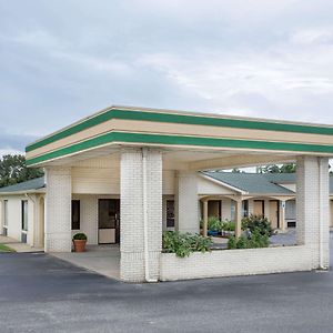 Motel Super 8 By Wyndham Sumter Exterior photo