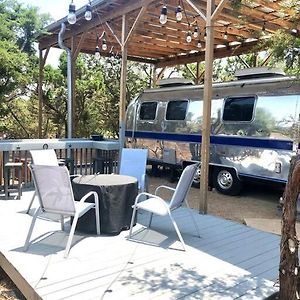Vila The Steel Magnolia Airstream - Cabins At Rim Rock Austin Exterior photo
