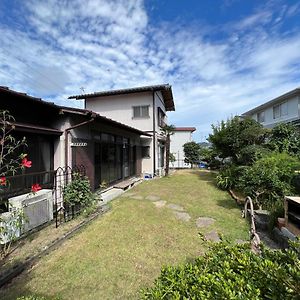 Vila 湘南ソラル〜二宮の高台・アートな庭付き日本家屋121㎡／高速wifi／芝生ドッグラン・ピザ窯bbq有 Ninomiya Exterior photo