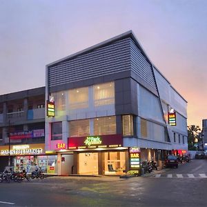 Hotel Park Residency Koothattukulam Kuttāttukulam Exterior photo