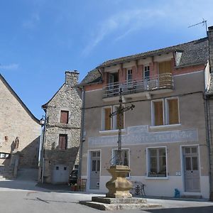 Bed and Breakfast L'Ancien Poste Senergues Exterior photo