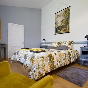 Bed and Breakfast Chambre D'Hotes, Aux Tuileries Noaillan Exterior photo