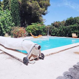 Apartmán Offrez-Vous Un Sejour Dans Notre Studio T1 Bis A Entressen Une Grande Piscine Pour Se Rafraichir ,Un Espace De Jeux Pour Enfants Pour Des Heures De Divertissement Un Terrain De Petanque Pour Des Parties Endiablees Exterior photo