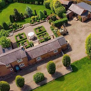 Vila Luxury Barn With Hot Tub, Spa Treatments, Private Dining Little Budworth Exterior photo