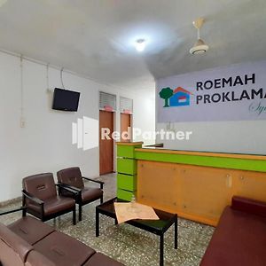 Hotel Roemah Proklamasi Syariah Mitra Reddoorz Padang  Exterior photo