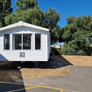 Vila Beautiful 3-Bed Caravan At Rockley Park Poole Exterior photo