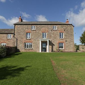 Vila Pentwyn Farm Raglan Exterior photo