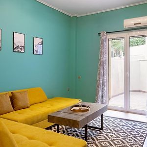 Modern 1-Bedroom Apartment, 10 Mins From Metro Pireus Exterior photo