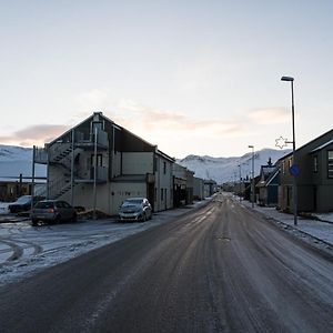 Apartmán Scenic Penthouse - Ocean View & Skylight Windows Siglufjordur Exterior photo