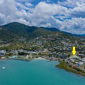 Vila Whitsunday Living On Hillcrest Airlie Beach Exterior photo