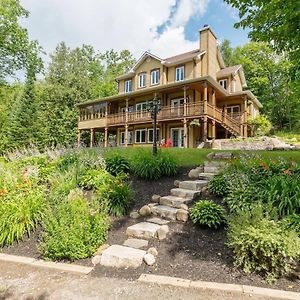 Bed and Breakfast Les Dames Du Lac Mont-Tremblant Exterior photo