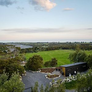 Vila Hapuku River Terrace A Eco Tiny House Escape Kaikoura Exterior photo