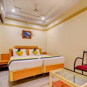 Itsy Hotels Coastal Grand Sathyam Fort Exterior photo