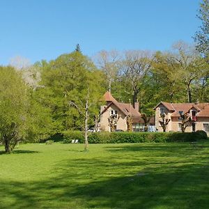 Vila Gite Dans Un Domaine Historique Chevreuse Exterior photo