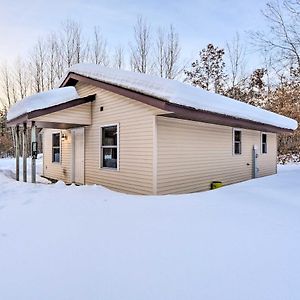 Vila Wooded Danbury Cabin With Grill And Fire Pit! Exterior photo