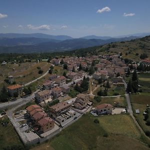 Apartmán Vista Panoramica Altopiano Delle Rocche Terranera Exterior photo