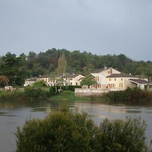 Vila Gironde Style House Bordering The River Sainte-Terre Exterior photo