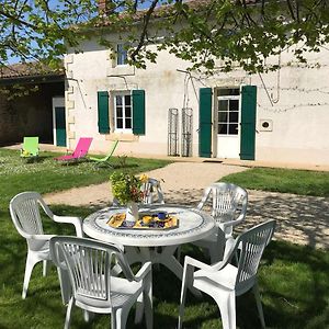 Vila Les Petites Chaumes Champagné-le-Sec Exterior photo
