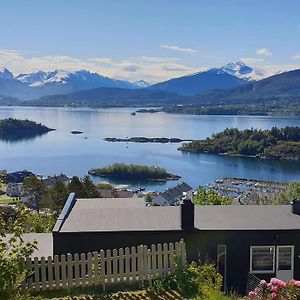 Vila Lovely Townhouse With Nice View Ålesund Exterior photo