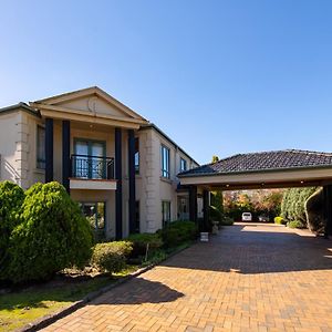 Hotel Gateway On Monash Notting Hill Exterior photo