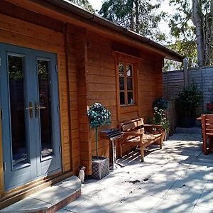 Apartmán Tranquil Log Cabin Shepton Mallet Exterior photo