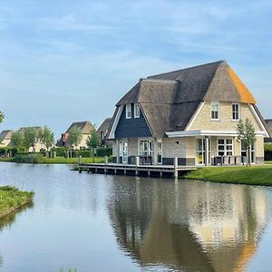 Spacious Villa With Two Saunas, On The Tjeukemeer Delfstrahuizen Exterior photo