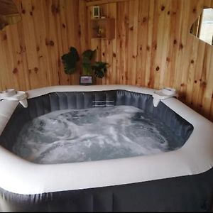 Vila Maison Calme Avec Jacuzzi Privatif Hure Exterior photo