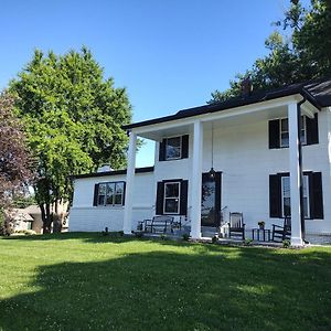 Vila 1908 Modern Farmhouse On Large Private Treed Lot Shawnee Exterior photo