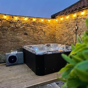 Vila The Old Moat Barn - With Private Hot Tub Stockton-on-Tees Exterior photo