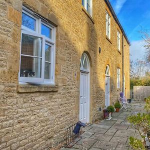 Apartmán Cotswold Chapel, Sleeps Up To 5 In Kingsize Beds Chipping Norton Exterior photo