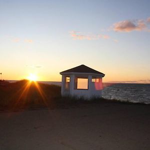 Apartmán Luxueux Chalet Sur La Plage - Baie Des Chaleurs Caraquet Exterior photo