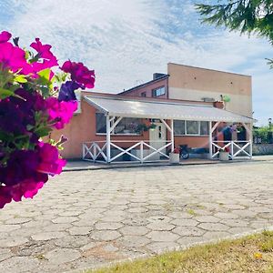 Hotel Zajazd Jonatan Czernin Exterior photo