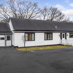 Vila Cayuga Bungalow On Lake—Sleeps 13—Outdoor Firepit Lansing Exterior photo