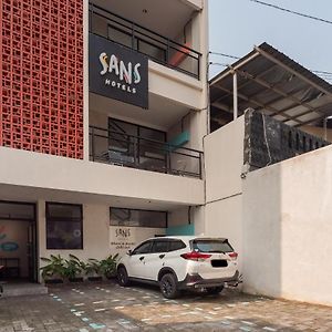 Hotel Sans Pasar Lama Tangerang Exterior photo