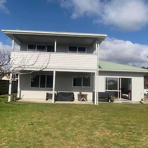 Vila Hosts On The Coast Catch Of The Day Cooks Beach Exterior photo