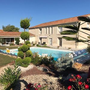 Bed and Breakfast A La Gloriette Neuville-du-Poitou Exterior photo