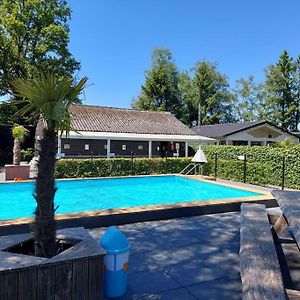 Chalet Beddestee Op Vakantiepark Met Zwembad Schoonebeek Exterior photo