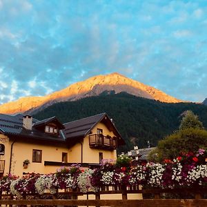 Hotel La Ginestra Cesana Torinese Exterior photo