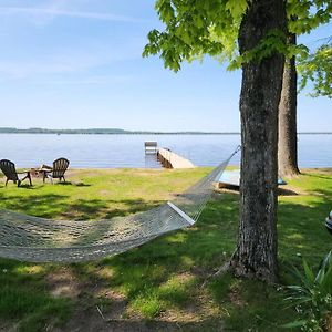 Cottage On Shawano Lake. On The Beach Exterior photo