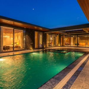 Stayvista'S Anantam - Villa With Massive Outdoor Pool With Deck & Sprawling Lawn Nové Dillí Exterior photo