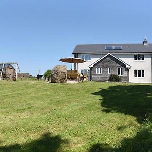 Vila Maen Llwyd Llanyre Exterior photo